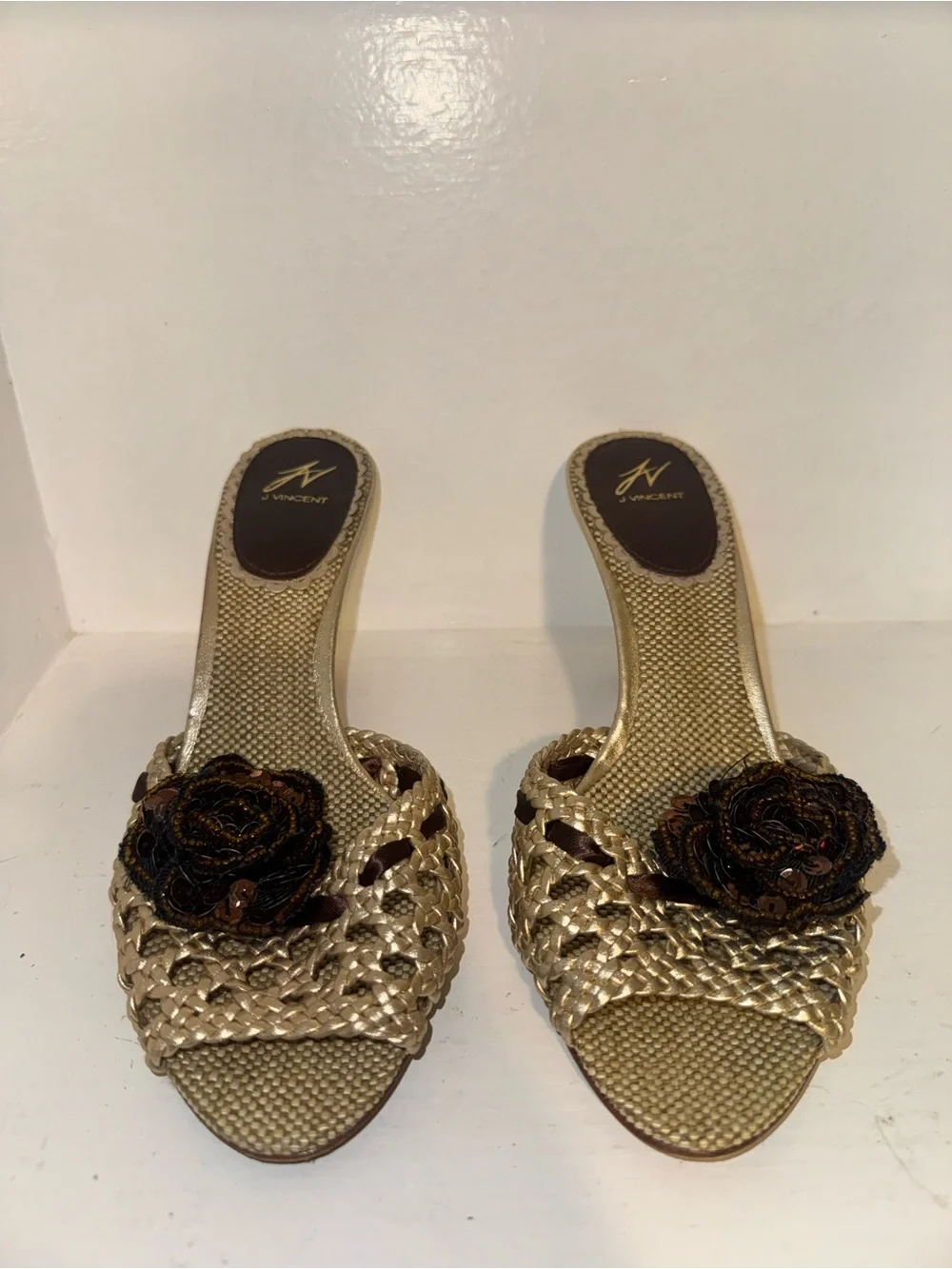 J Vincent Gold Leather Open Toe Mule Slip On Flower Accent Stiletto Heels 6M